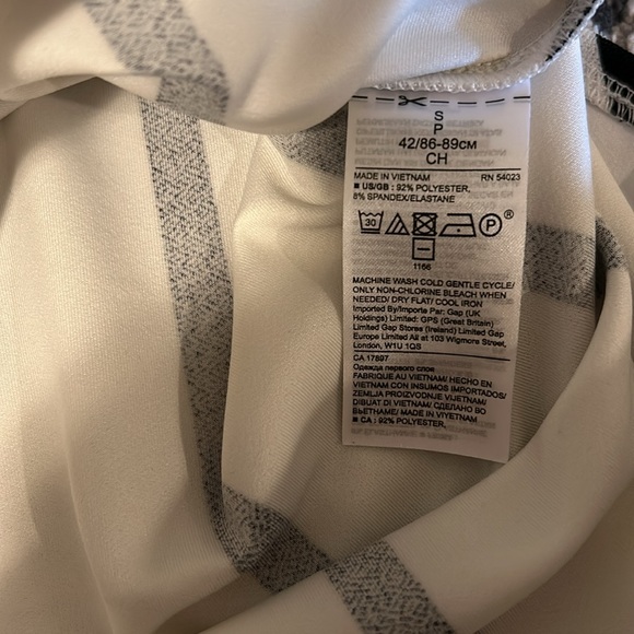 Banana Republic 3/4 length sleeve crepe wrap top - Picture 5 of 5